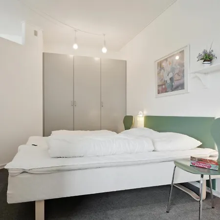 Apartment Bad, Lejl, 118